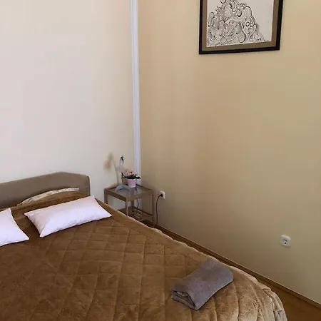 Summer Place Apartment *